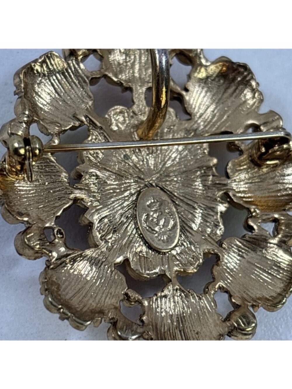 Vintage Brooch with Multicolor Acrylic Stones - One Size - Gold Tone - Picture 3 of 5